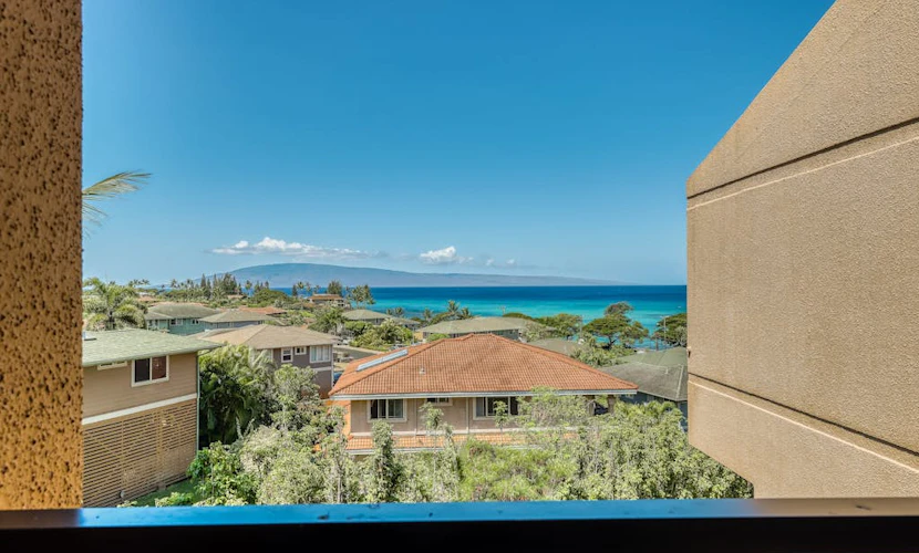 Remodeled Ocean View Condo with Beach Access, Resort Pool & Hot Tub