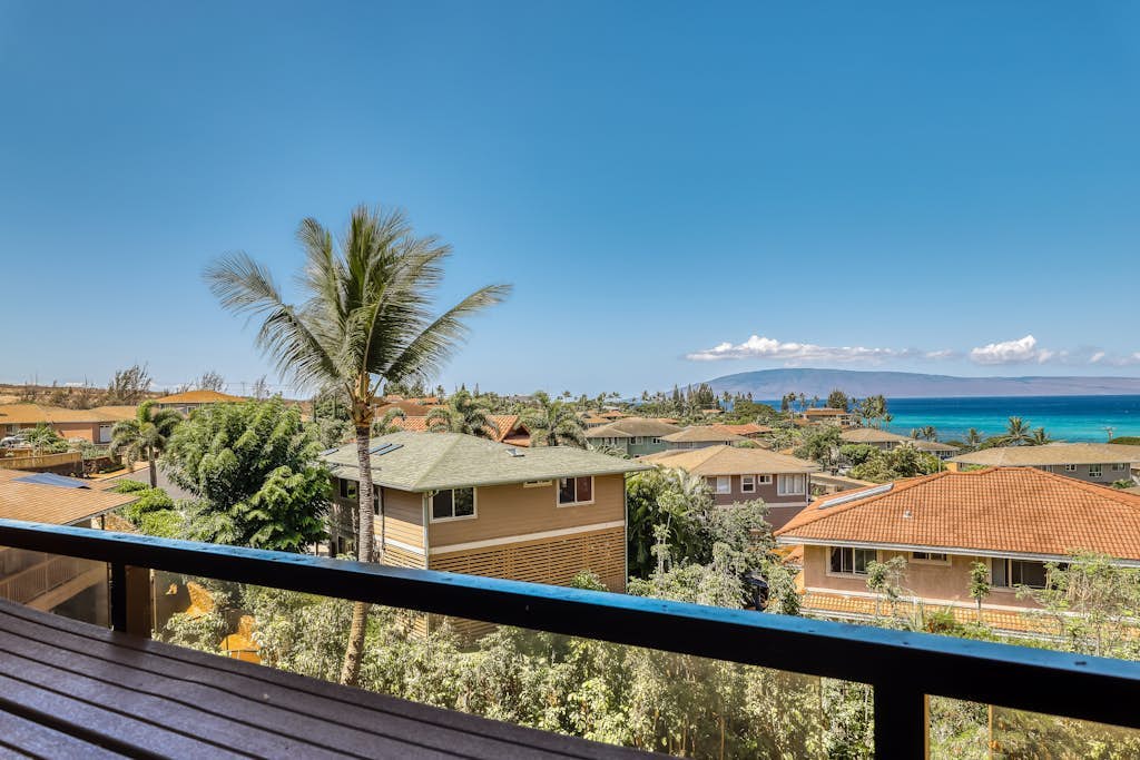 Remodeled Ocean View Condo with Beach Access, Resort Pool & Hot Tub