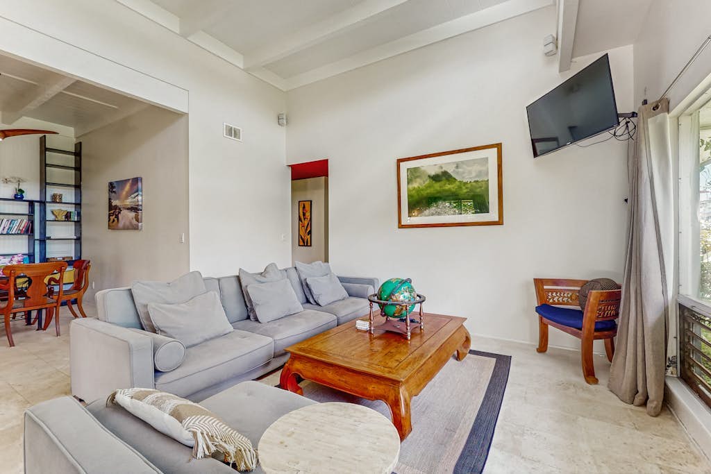 Lush end-unit condo with on-site pool, private lanais, grill, & washer/dryer