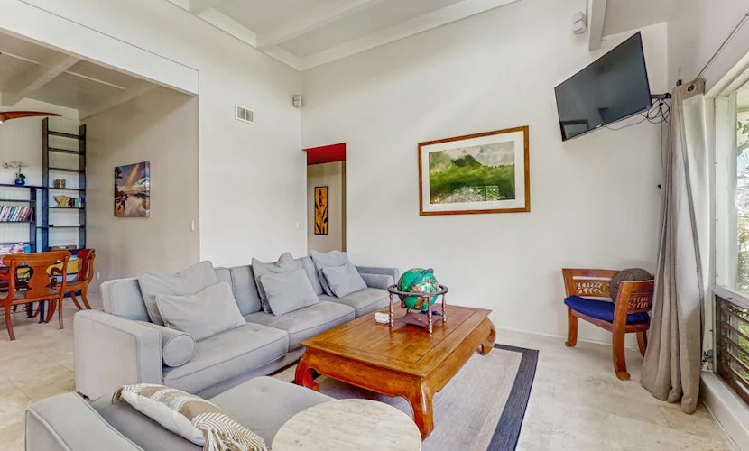 Lush end-unit condo with on-site pool, private lanais, grill, & washer/dryer