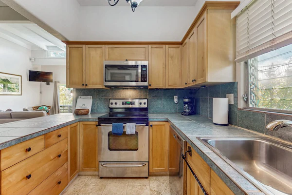 Lush end-unit condo with on-site pool, private lanais, grill, & washer/dryer