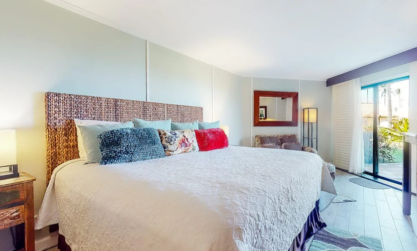 Ocean-view resort condo - ground floor - amazing pools, gym, spas, & restaurants