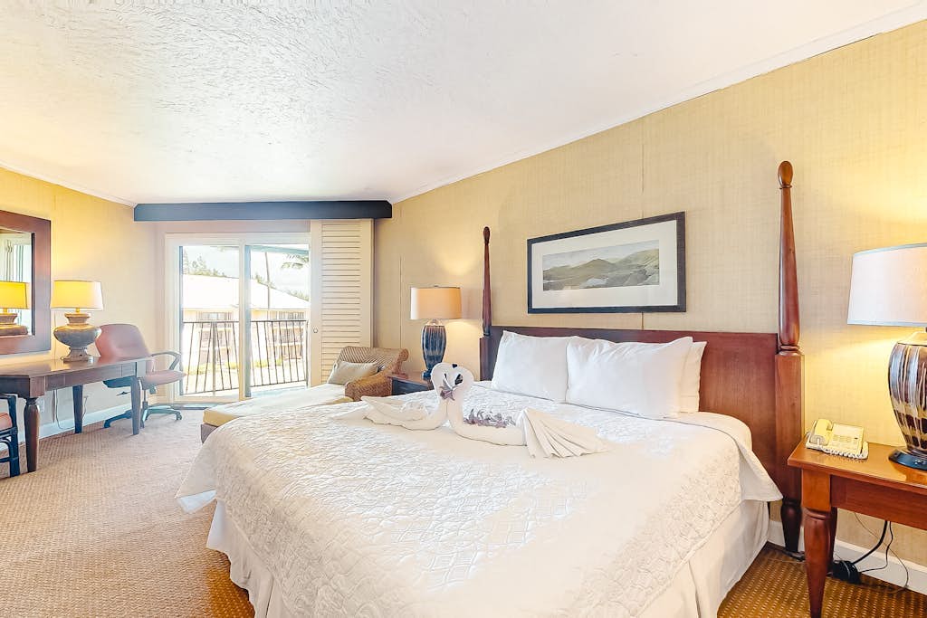 Lovely condo on third floor with amazing resort pools, gym, spas, & restaurants