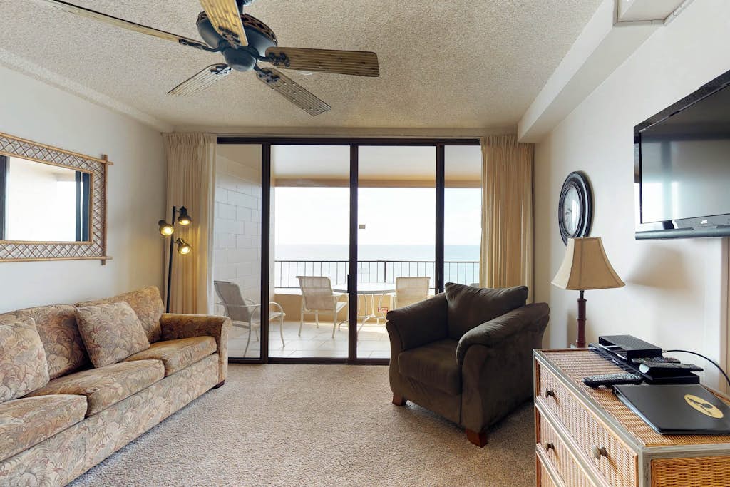 Ocean-View Studio Suite with Easy Beach Access, Shared Pool & Hot Tub