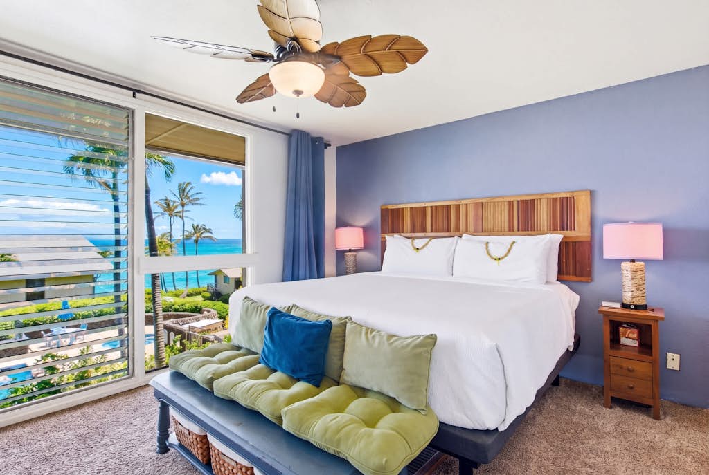 Bright Condo w/ views of the Ocean & shared pool/hot tub - close to golf & beach