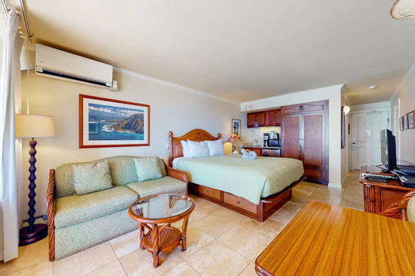 Top-floor beach condo with sweeping oceanfront views - steps to pool & hot tub
