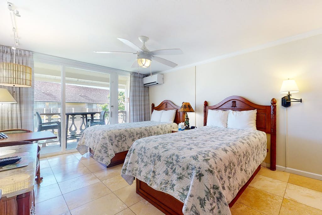 Oceanfront Resort Studio sleeps 4 w/ AC Pool & Hot Tub