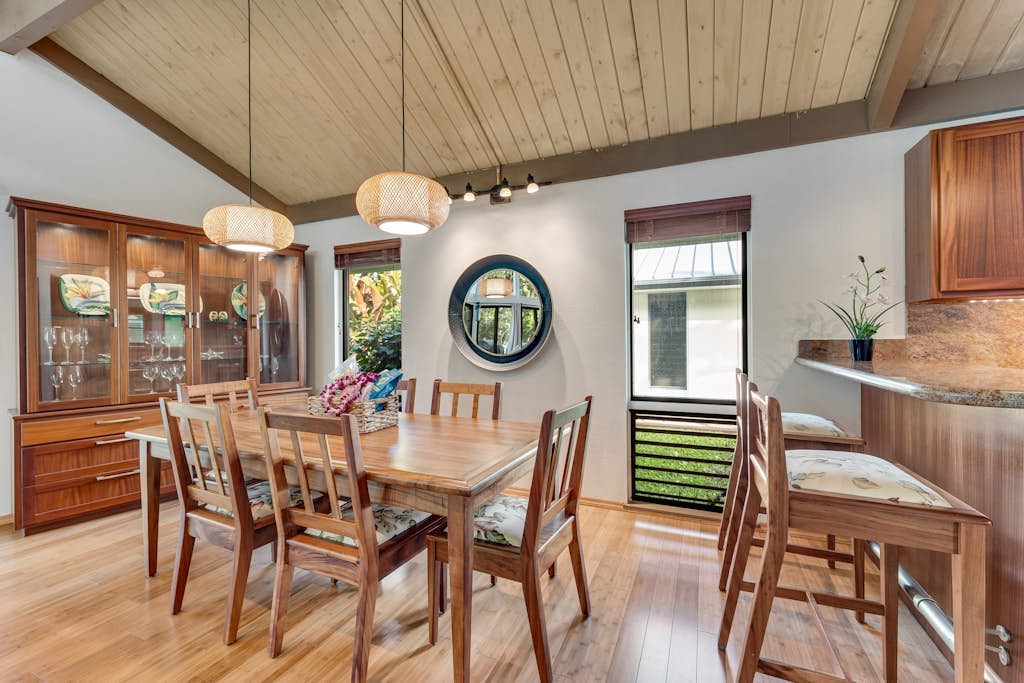 Beautiful house on golf course with amazing lanai, washer/dryer, & patio