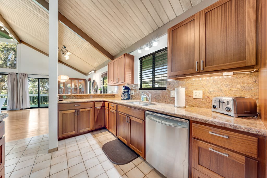 Beautiful house on golf course with amazing lanai, washer/dryer, & patio