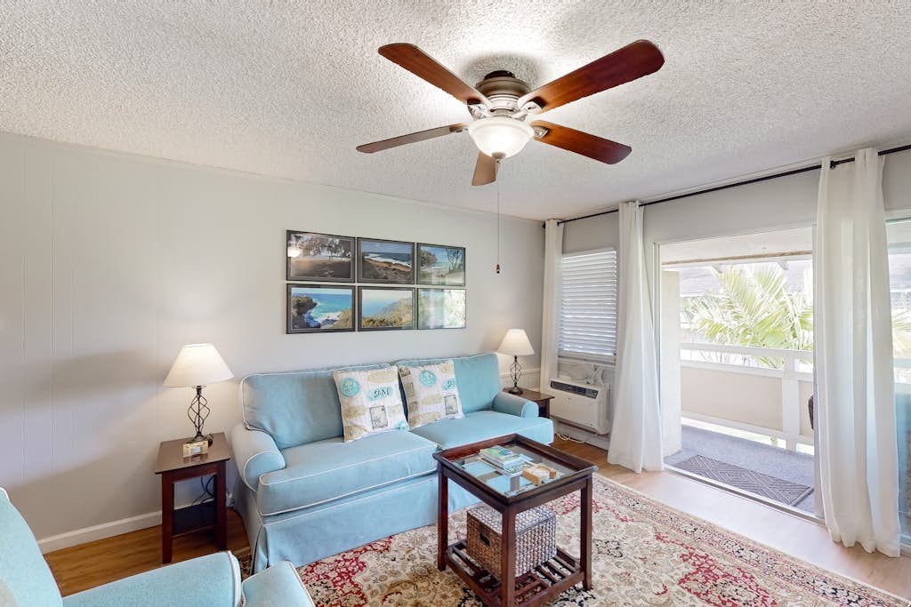 Mtn-view resort condo with outdoor pool, hot tub, lanai, BBQ, W/D, partial AC