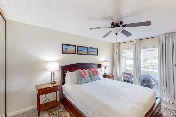Mtn-view resort condo with outdoor pool, hot tub, lanai, BBQ, W/D, partial AC