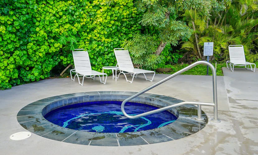 Mtn-view resort condo with outdoor pool, hot tub, lanai, BBQ, W/D, partial AC