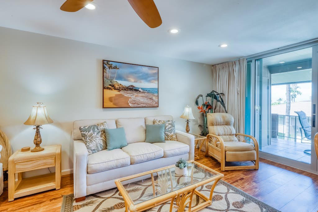 Tranquil tropical retreat with pool, hot tub, and golf nearby