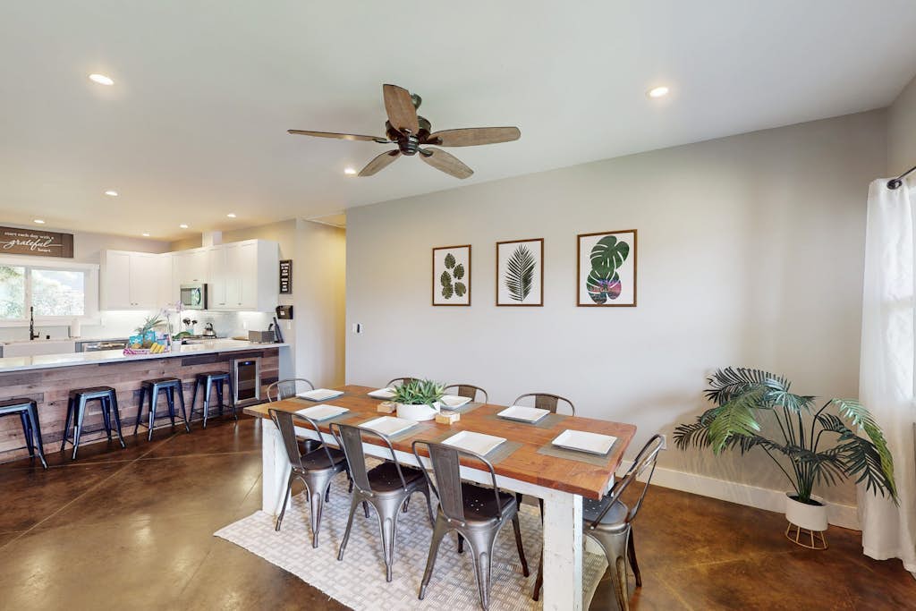 Spacious luxury home with stunning mountain & garden views