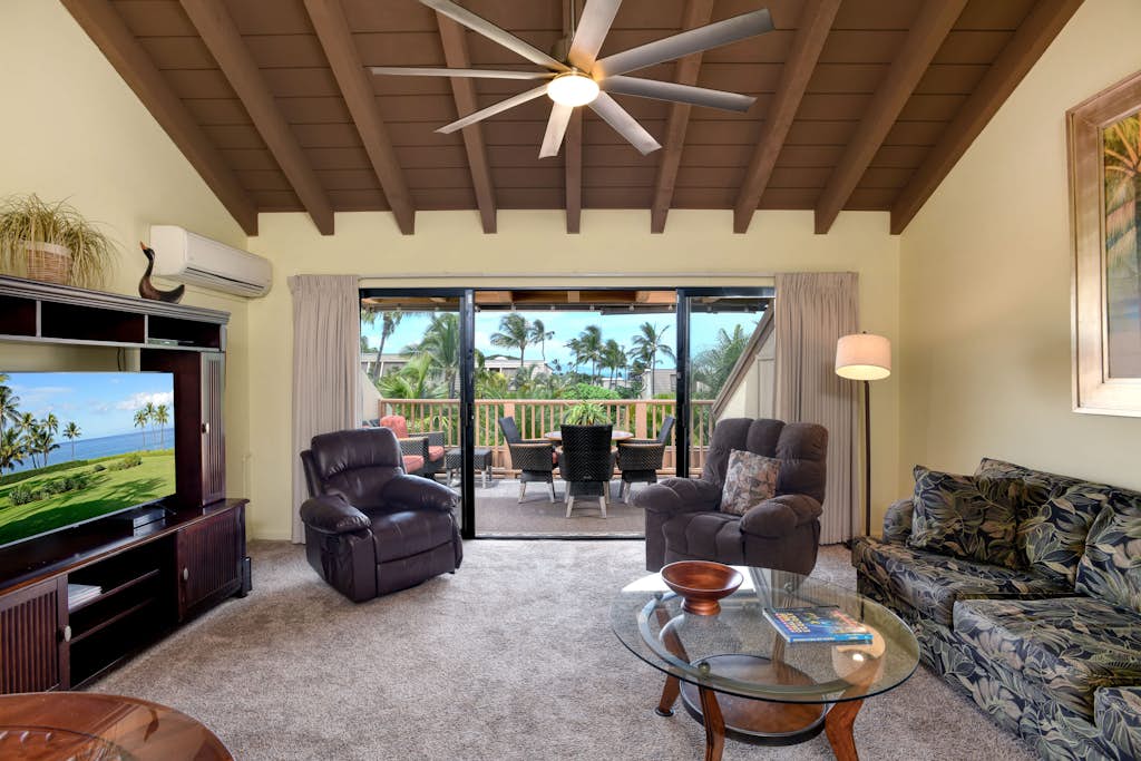 Charming oasis with resort pool & hot tub - walk to beach