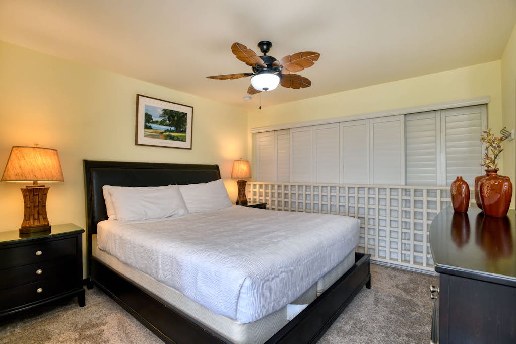 Charming oasis with resort pool & hot tub - walk to beach