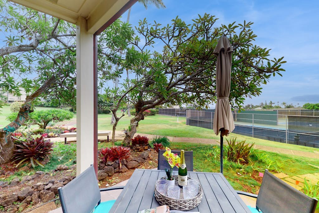 Spacious condo located near tennis courts, pools & Poipu beach
