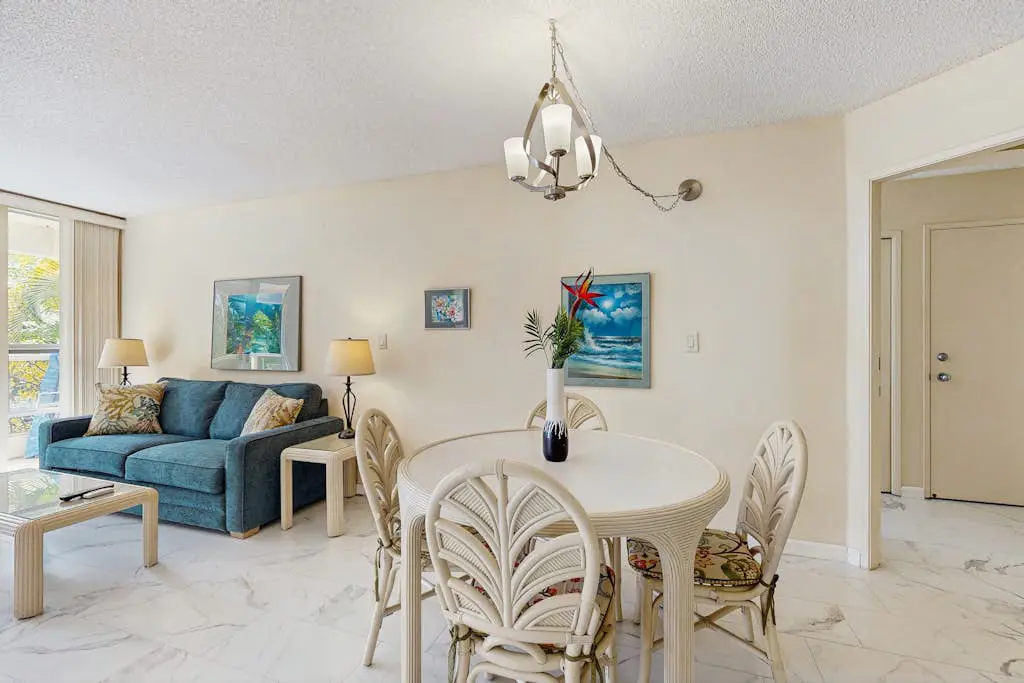 Maui Banyan Q203 & Q203A