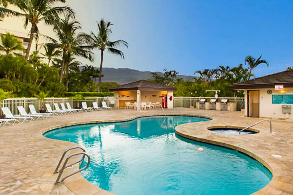 Maui Banyan Q203A