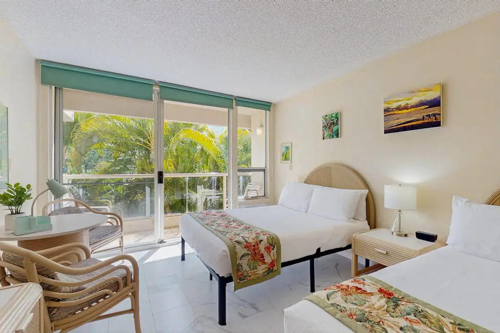 Maui Banyan Q203A