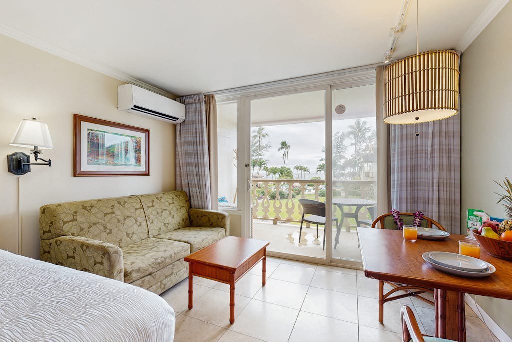 2nd floor studio with ocean views, pool, hot tub, AC - walk to beach