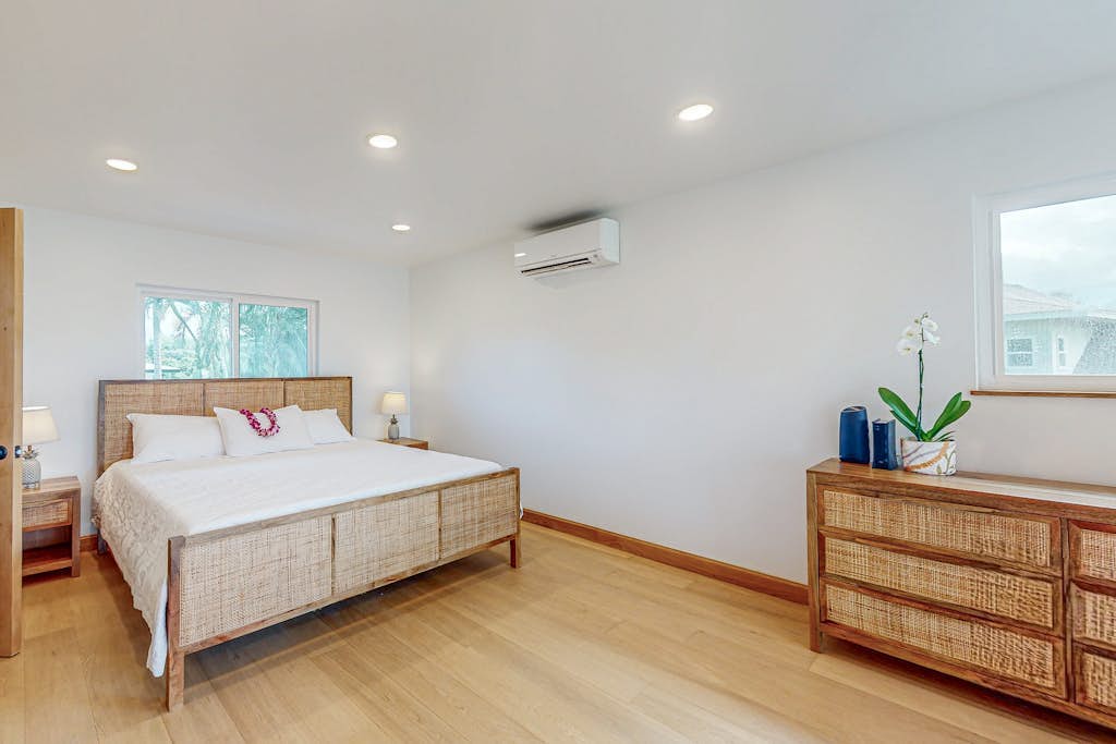 Gorgeous home with private pool, hammock, large patio, lanai, & enclosed yard