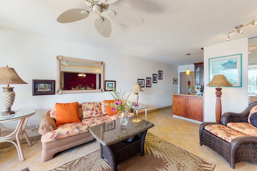 Top-floor oceanfront condo with sweeping ocean views, lanai, partial A/C