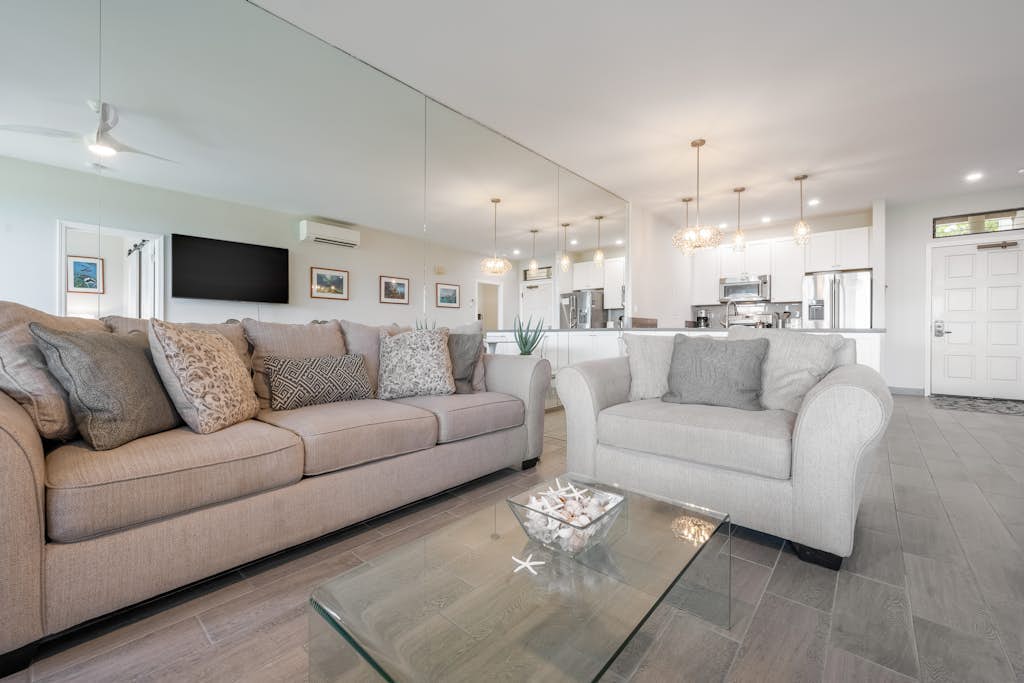Golf course-front condo with outdoor pool, hot tub, central AC, & free WiFi