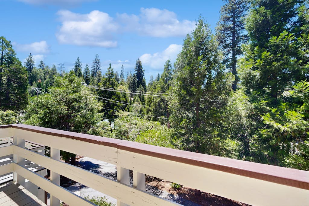 The Fairway Chalet | 3BR Mountain Retreat | Forest Views | Lake Arrowhead | Sleeps 6