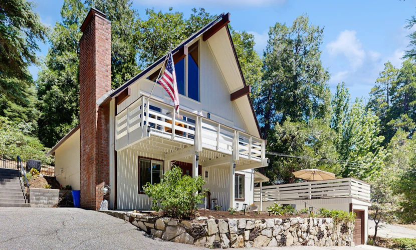 The Fairway Chalet | 3BR Mountain Retreat | Forest Views | Lake Arrowhead | Sleeps 6