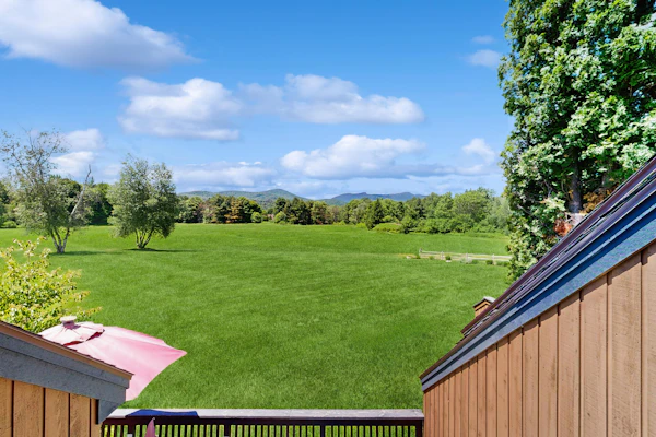 Mountain Views & Hot Tub in the Heart of Stowe
