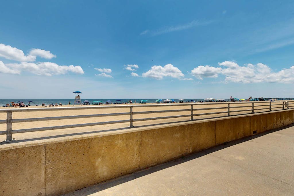 Bayside Condo Steps to Beach with Resort Pools