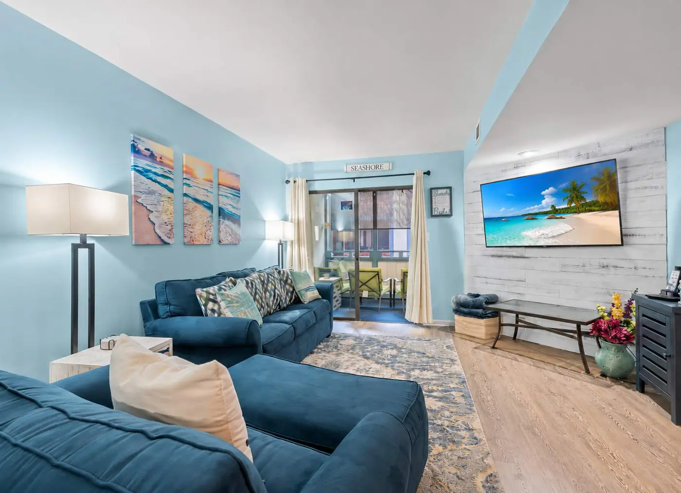 Spacious 2BR Condo!  Walk To The Pier & Beach!