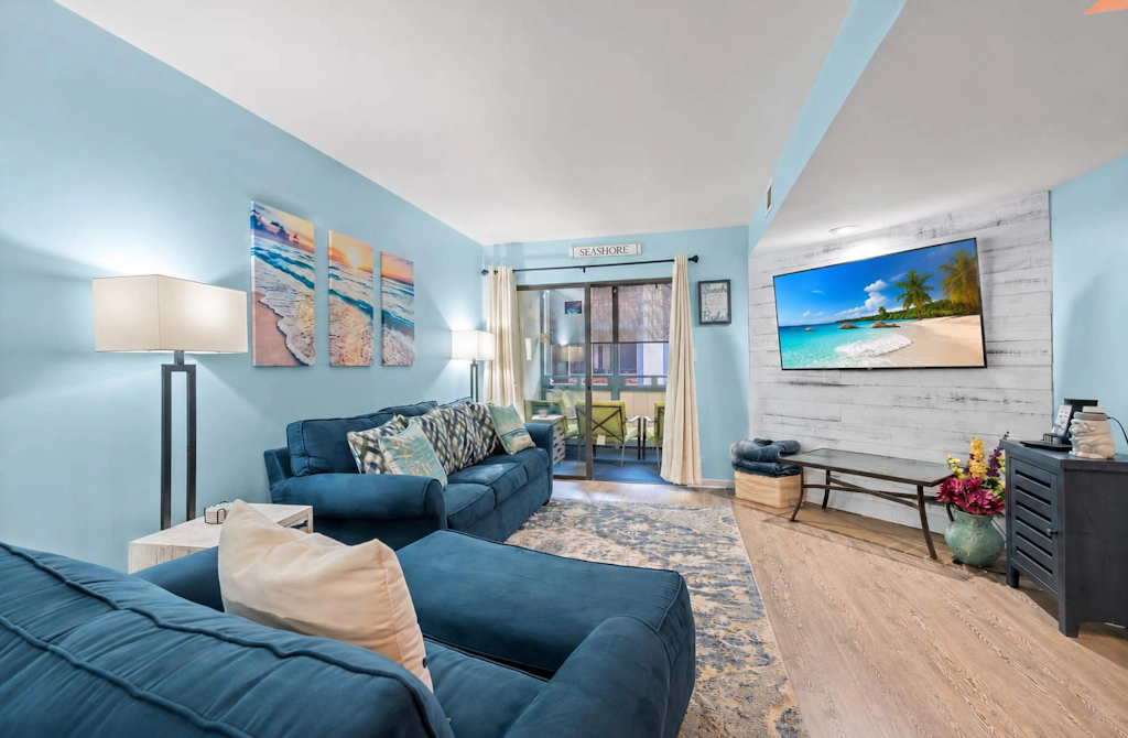 Spacious 2BR Condo! Walk To The Pier & Beach!
