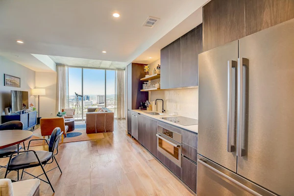 Austin Rainey Street perch with balcony - rooftop pool & gym