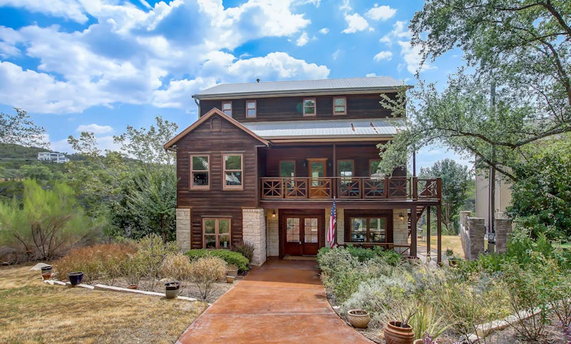 Countryside 3-story home with game room, WFH office & guest house with kitchen