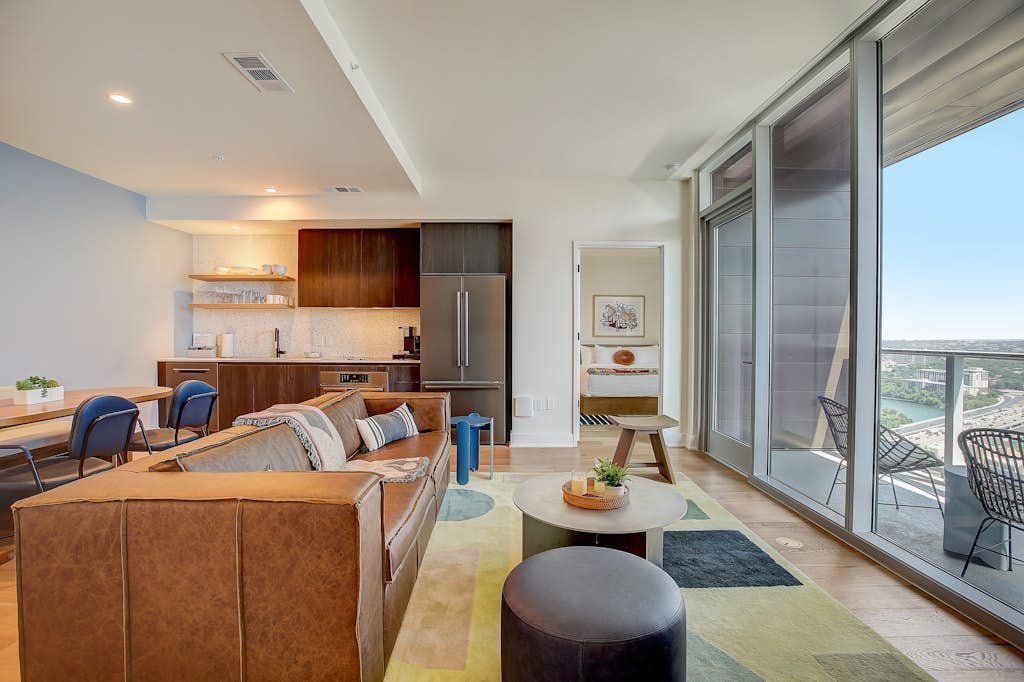 Penthouse with river view balcony, rooftop pool & prime location, dog-friendly