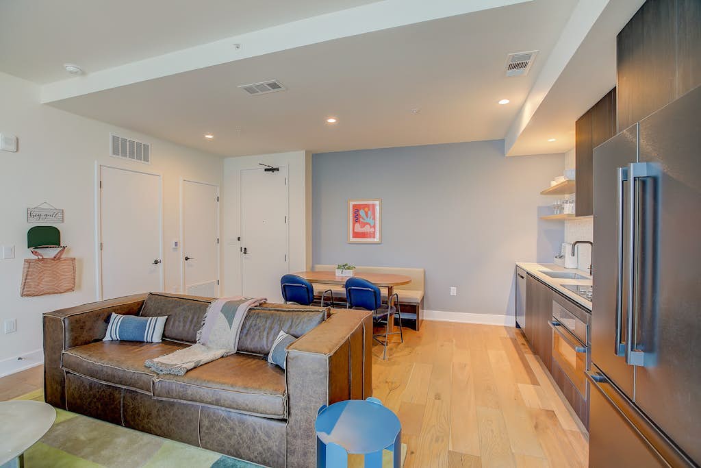 Penthouse with river view balcony, rooftop pool & prime location, dog-friendly