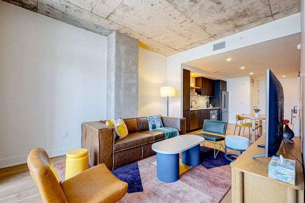 Natiivo Austin condo with lake-view balcony, pool & gym