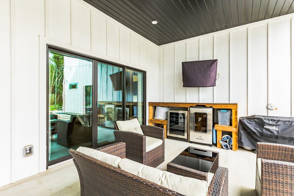 Dog-friendly home with pool, grill, central AC, & Washer/Dryer