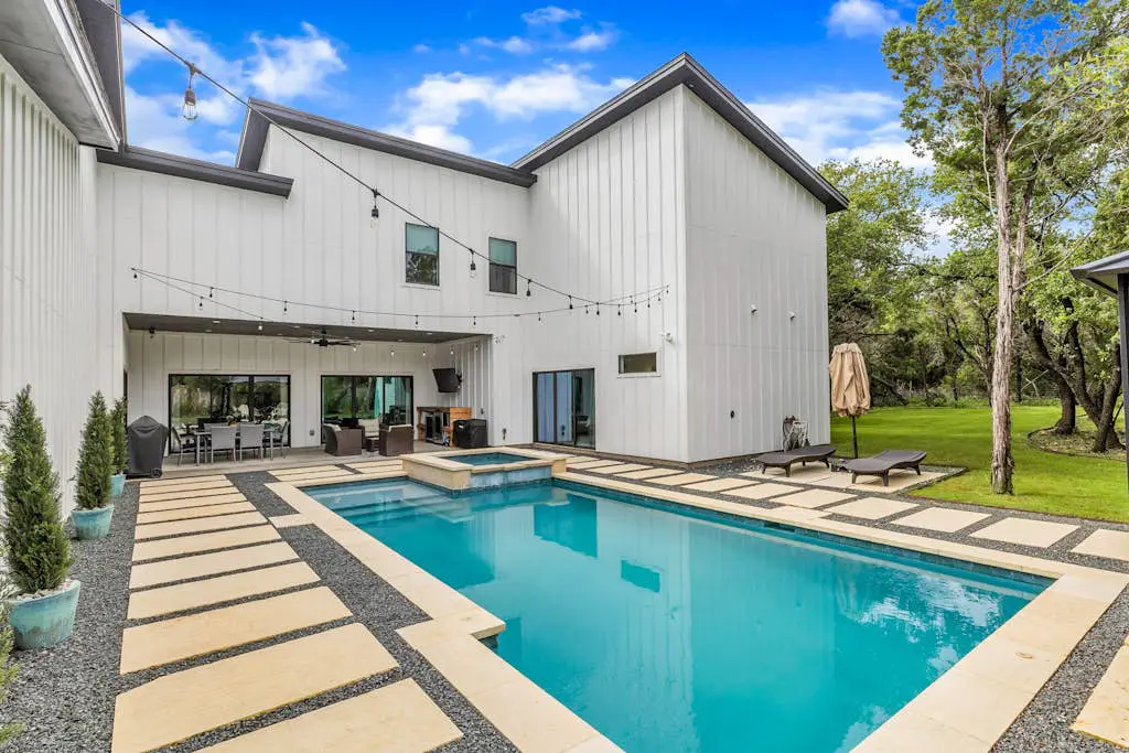 Serene Austin Stunner