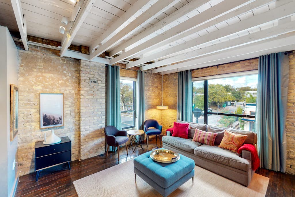 Inviting & historic loft w/private terrace & full kitchen - extremely walkable