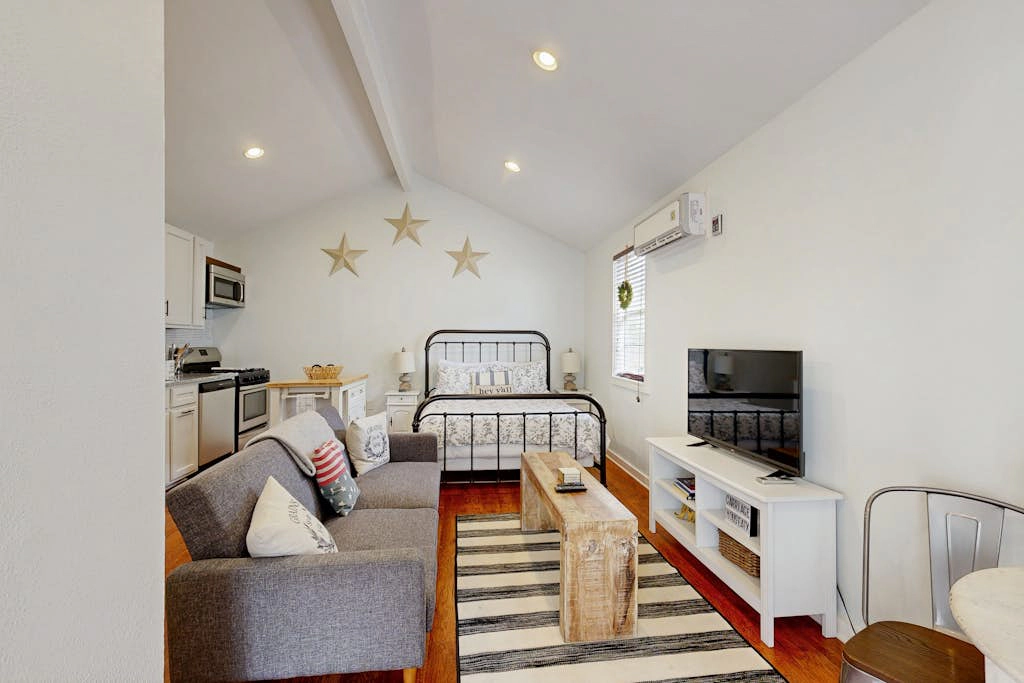 Hyde Park Carriage House