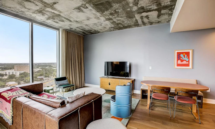 Natiivo Austin condo with serene city-view balcony - rooftop pool & gym