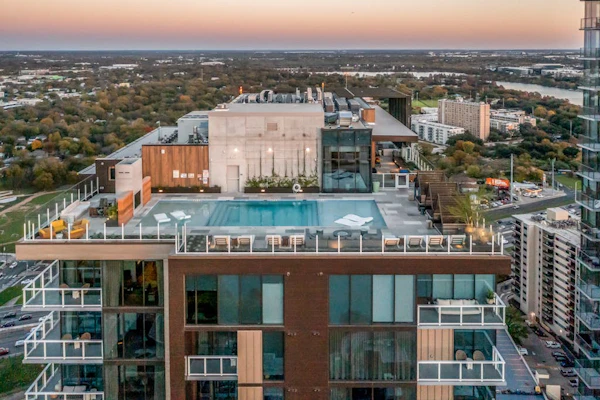 Natiivo Austin condo with serene city-view balcony - rooftop pool & gym