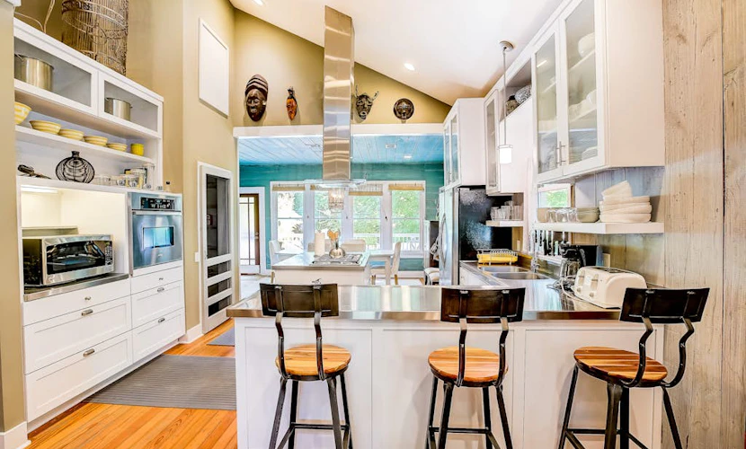 Quiet central home with enclosed yard, deck, grill, central AC, & washer/dryer