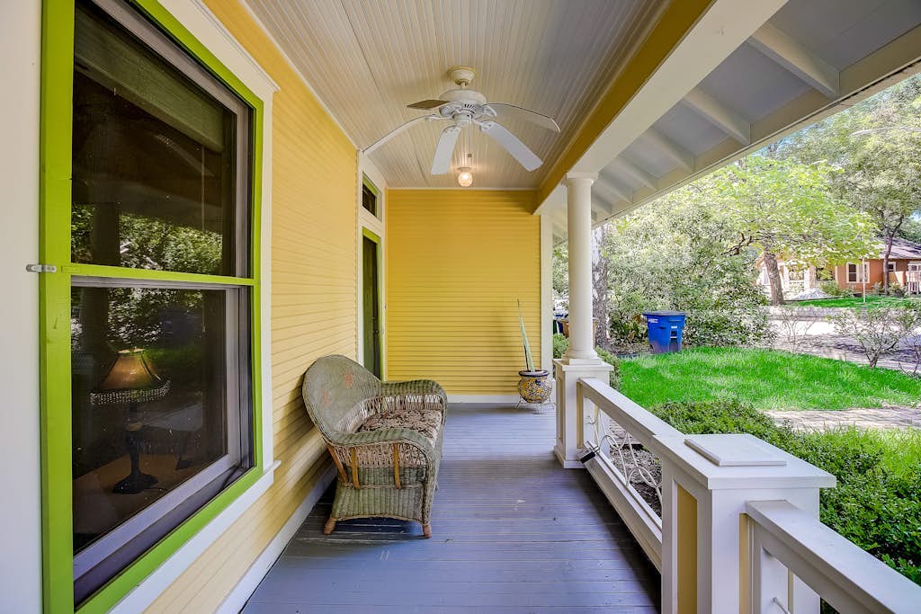 Quiet central home with enclosed yard, deck, grill, central AC, & washer/dryer