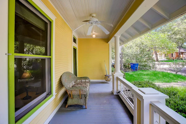 Quiet central home with enclosed yard, deck, grill, central AC, & washer/dryer