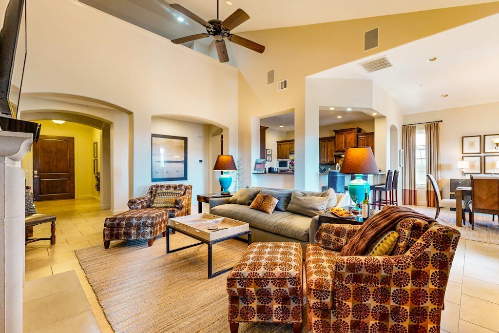 Waterfront All-Suite w/ Private Balcony – On-Site Dining, Spa & Marina