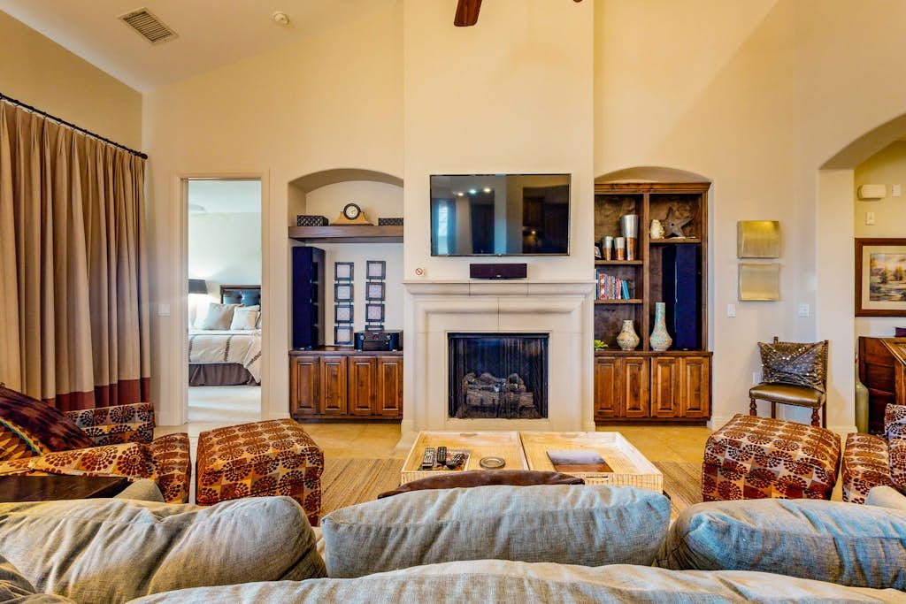 Waterfront All-Suite w/ Private Balcony – On-Site Dining, Spa & Marina